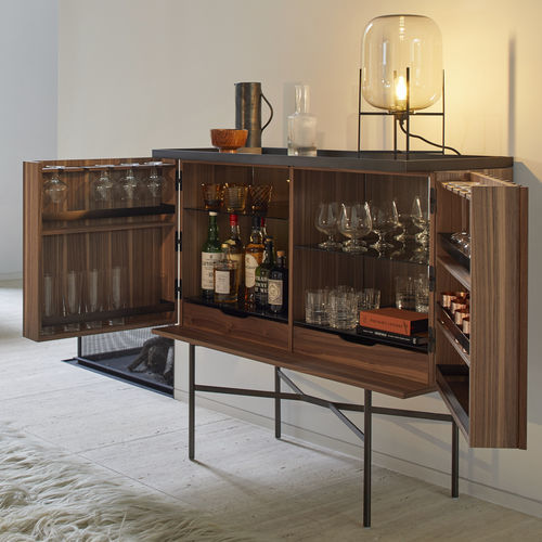 Mobile bar contemporaneo - HARRI - more - in noce / impiallacciato in legno / in legno massiccio