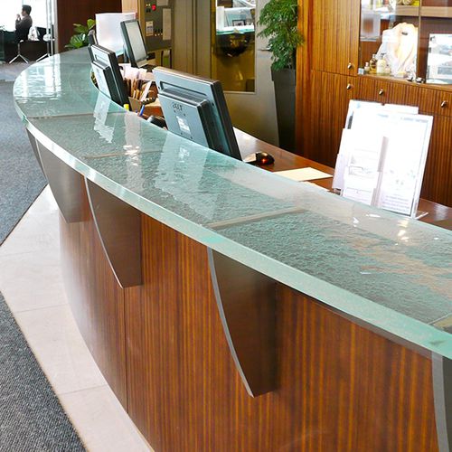 Banco reception a semicerchio - TRANSACTION - ThinkGlass - in vetro / per hotel / per bar