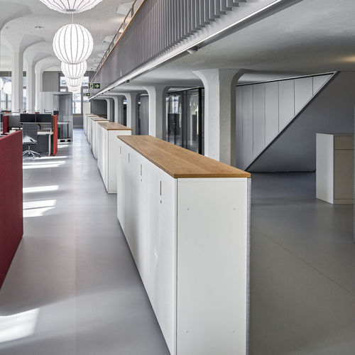Armadio classificatore basso - vitra - in ABS / con sportello battente / contemporaneo