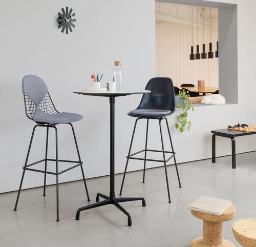 Sedia alta contemporanea - EAMES - vitra - da cucina / in fibra di vetro / con supporto in metallo cromato