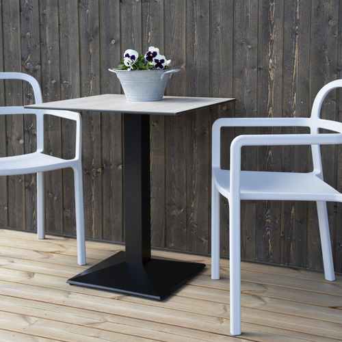 Tavolo da bistrot contemporaneo - TERDE - Selka Oy - in laminato / in rovere / con supporto in ghisa