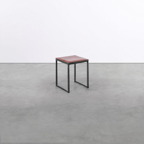 Sgabello contemporaneo - on_02 - Silvio Rohrmoser - in pelle / con supporto in acciaio / a slitta