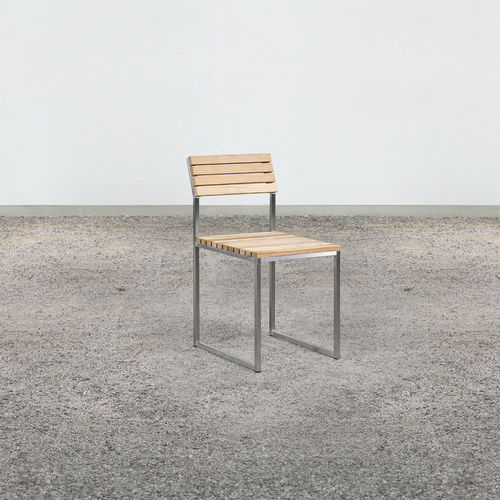 Sedia da giardino contemporanea - on_11 - Silvio Rohrmoser - da esterno / in larice / con supporto in acciaio inossidabile lucido
