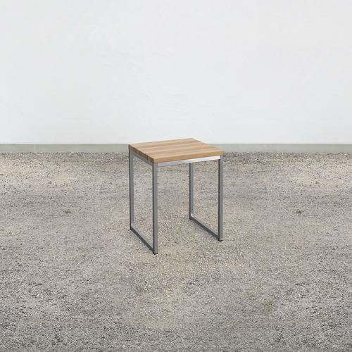 Sgabello contemporaneo - on_18 - Silvio Rohrmoser - in legno massiccio / in larice / con supporto in acciaio inossidabile lucido