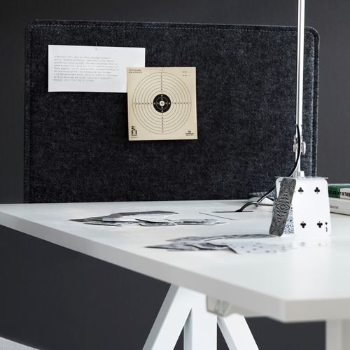 Divisorio per ufficio su scrivania - STRING FURNITURE - in tessuto / in feltro / grigio