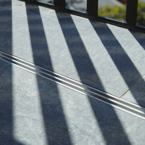 Canaletta con griglie - BLADE-T - Aquabocci - in PVC / griglia in alluminio / per piscina