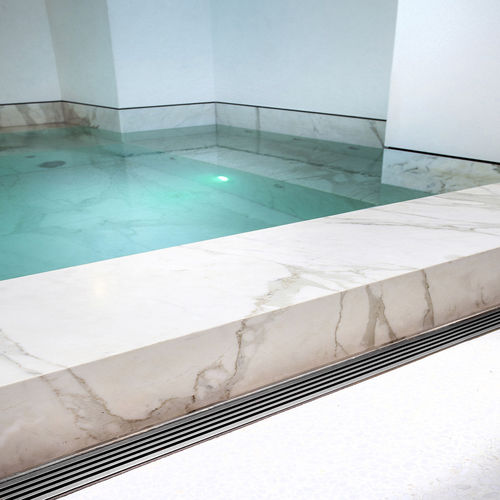 Canaletta con griglie - S66 - Aquabocci - in PVC / griglia in metallo / per piscina