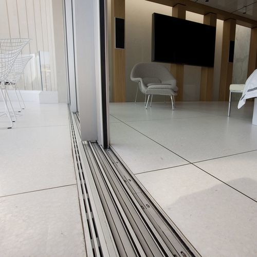 Canaletta a fessura laterale - R-47 X BLADE  - Aquabocci - in PVC / griglia in alluminio / per porta