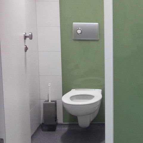WC sospeso - SCHOOL / OFFICE  - HERING Sanikonzept GmbH - in ceramica / per bagno pubblico / per scuola