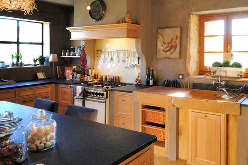 Cucina classica - RURALE - COSI - in legno massiccio / in legno / con isola