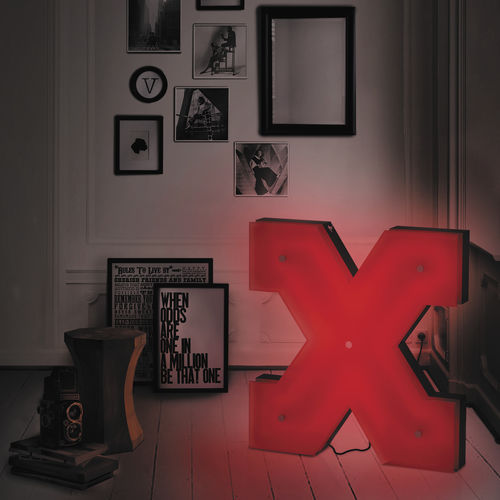 Lampada da terra - LETTER X - DelightFULL - in alluminio / in acrilico / design originale