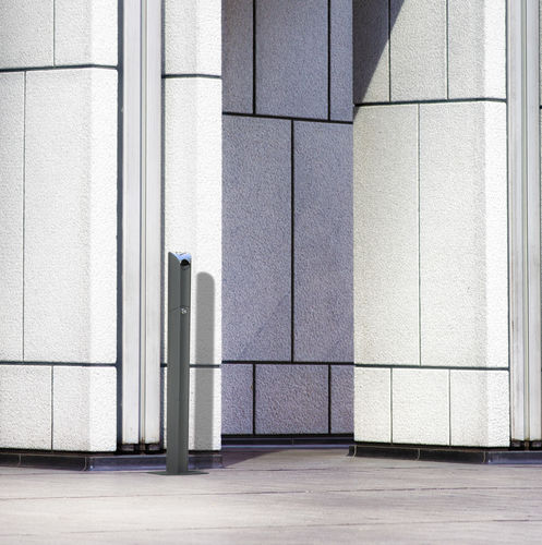 Portacenere da terra - KAIZEN  - CERVIC ENVIRONMENT - a muro / in acciaio galvanizzato / per esterni