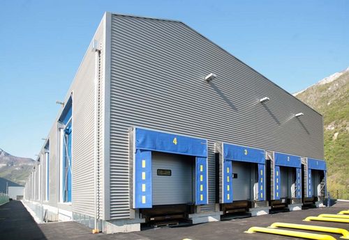 Rivestimento di facciata in fogli - SUBARU ITALIA  - Stahlbau Pichler - in lamiera / in metallo / ondulato