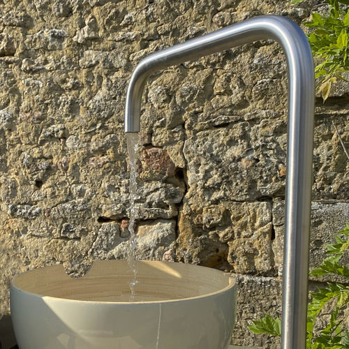 Miscelatore per superfici - FOUNT - TRADEWINDS atelier - ad isola / in acciaio inossidabile / da giardino