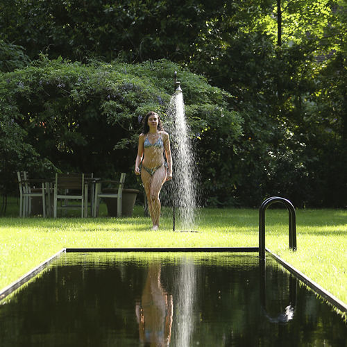 Doccia da giardino per piscina - FIELDSHOW'R - TRADEWINDS atelier - lavapiedi / classica / in ferro galvanizzato