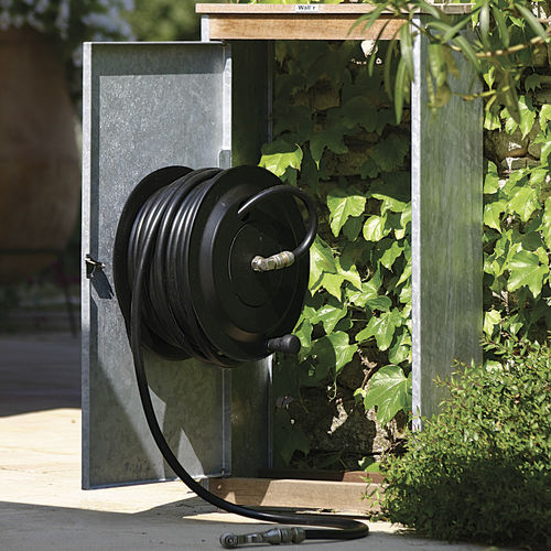 Carrello avvolgitubo a basso ingombro - WALL°R - TRADEWINDS atelier - in acciaio galvanizzato / in acciaio inossidabile / in legno