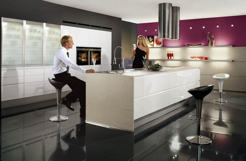 Cucina contemporanea - PURA 834 - nobilia - in legno / con isola / senza maniglie