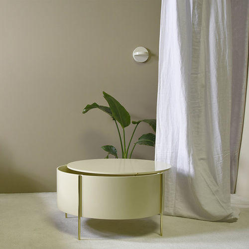 Tavolino basso contemporaneo - EMBORE - ENO STUDIO - in MDF laccato / con supporto in acciaio inossidabile / rotondo