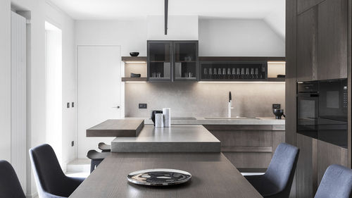 Cucina contemporanea - 202205 - TM Italia - in eucalipto / in pietra / con isola