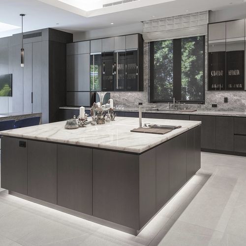 Cucina contemporanea - TURN-KEY - TM Italia - in rovere / in legno laccato / in vetro fumè