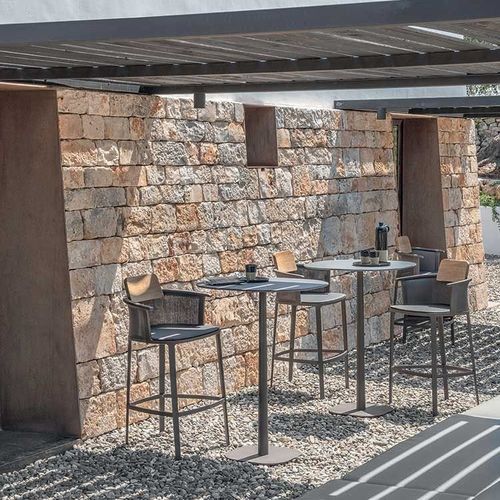 Tavolo alto contemporaneo - Enjoy - Ethimo - in teak / in alluminio / in ceramica