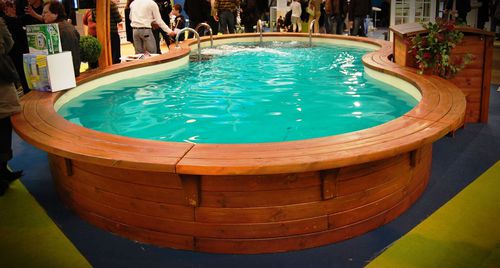 Bordo di piscina in legno - EcoCurves