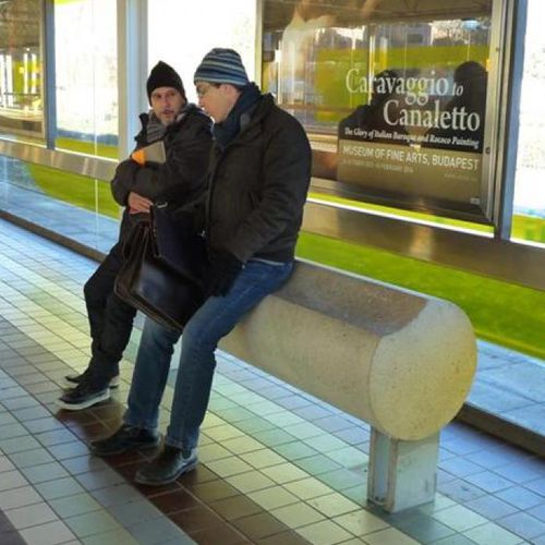 Panca per spazi pubblici contemporanea - STANDING TUBE - URBASTYLE - in calcestruzzo