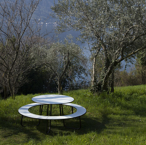 Set tavolo e panca contemporaneo - HOTSPOT - Objekten - in legno / in acciaio galvanizzato / in acciaio con rivestimento a polvere