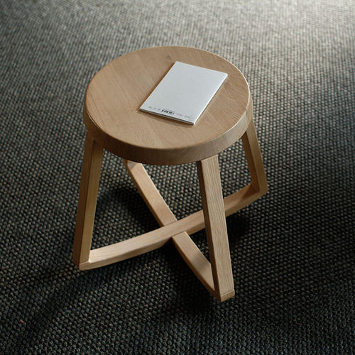 Sgabello contemporaneo - MONARCHY - Objekten - in rovere / in faggio / con supporto in quercia
