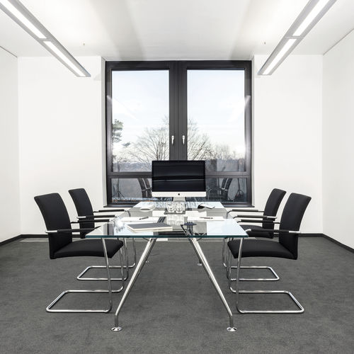 Tavolo da riunione contemporaneo - .SUN - Spiegels - in vetro / con supporto in acciaio cromato / rettangolare