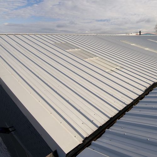 Rivestimento di facciata in pannelli - COLORCOAT® GP - TATA STEEL - in acciaio / verticale / di lunga durata
