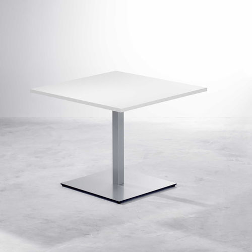 Tavolo d'appoggio contemporaneo - Hund Möbelwerke - in legno / con supporto in metallo / quadrato