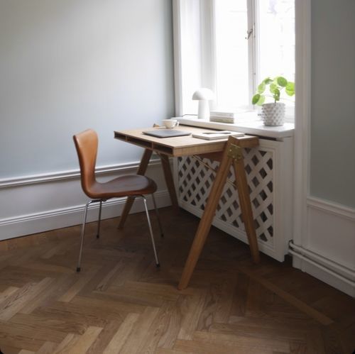 Scrivania da terra - Field - WEDOWOOD - contemporanea / in rovere / dritta