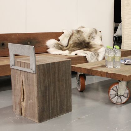 Sgabello contemporaneo - CUBE - THORS DESIGN - in legno / con base centrale