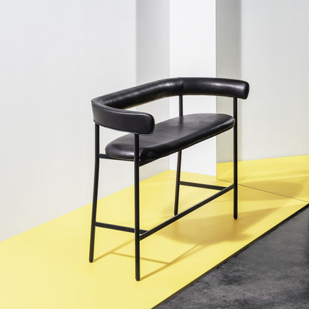 Divanetto imbottito alto - FONT LIGHT - mobel copenhagen - contemporaneo / in pelle / con braccioli