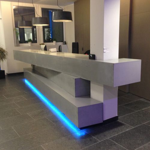 Banco reception in calcestruzzo - CHAUX DE CONTERN  - Stayconcrete - luminoso