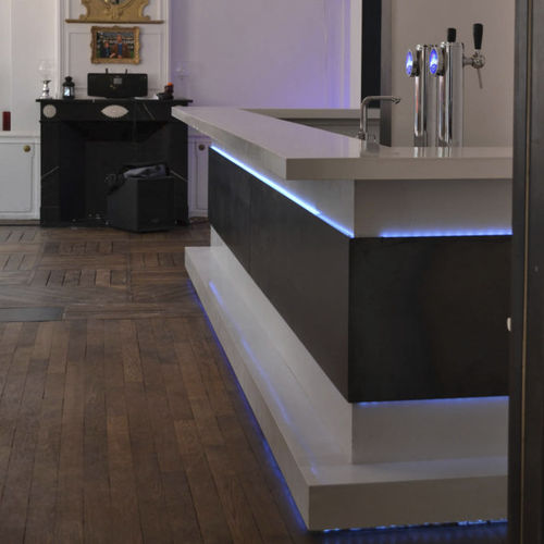 Bancone da bar - Stayconcrete - in calcestruzzo / dritto / luminoso