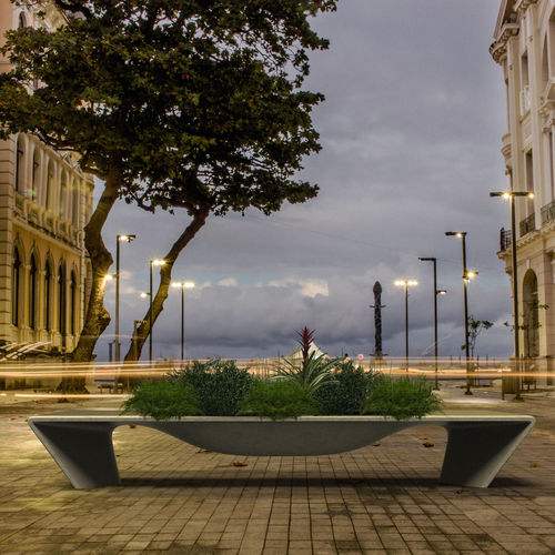 Fioriera in calcestruzzo - CASABLANCA - Stayconcrete - rettangolare / con graticolato / contemporanea