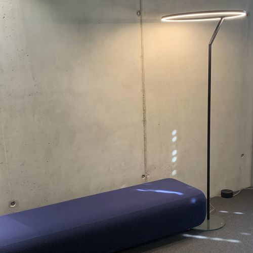 Lampada da terra - INSOSPESO - Sattler GmbH - in alluminio / in vetro acrilico / contemporanea