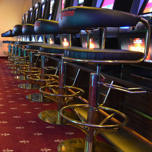 Sedia alta contemporanea - CASINO - KODRETA furniture, s.r.o. - da interno / in pelle / con supporto in metallo