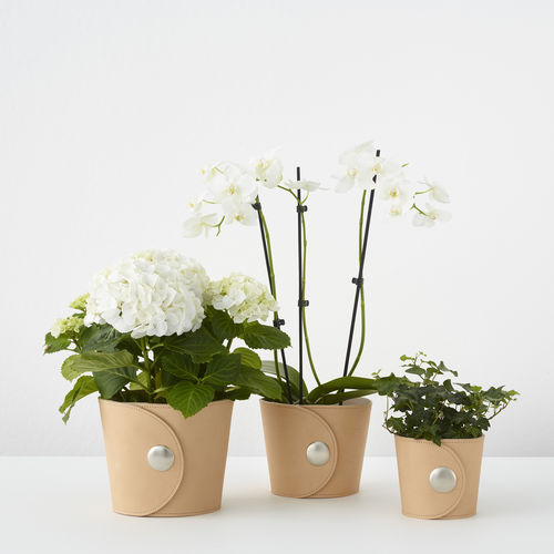 Vaso da giardino in metallo - HUG - A 2 designers - in pelle