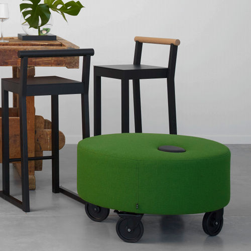Pouf contemporaneo - DOT - A 2 designers - in tessuto / in pelle / tondo