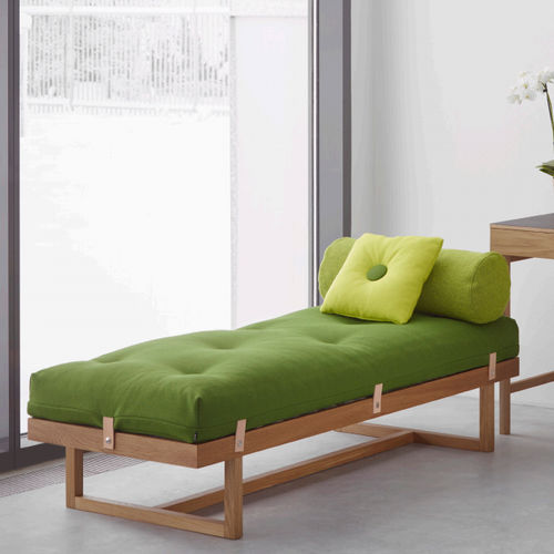 Divanetto imbottito contemporaneo - STAY - A 2 designers - in tessuto / in pelle / in rovere