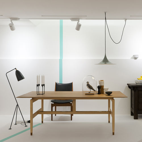 Scrivania design scandinavo - KAUFMANN - House of Finn Juhl – Onecollection - in rovere / in noce / con 4 gambe