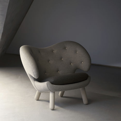 Poltrona design scandinavo - PELICAN - House of Finn Juhl – Onecollection - in tessuto / in legno / di Finn Juhl