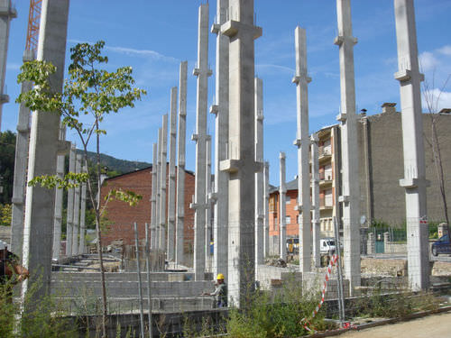 Pilastro prefabbricato in cemento armato - Pujol
