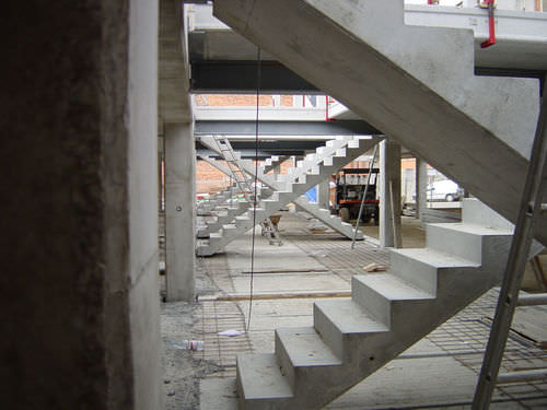 Scala dritta - Pujol - con gradini in calcestruzzo / con struttura in calcestruzzo / tecnica