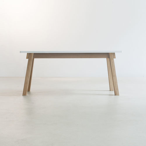 Tavolo da pranzo contemporaneo - STANDARD - Branca-Lisboa - in rovere / in legno tinto / con supporto in quercia