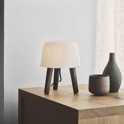 Lampada da tavolo - MILK  - Andtradition - in vetro soffiato / in frassino / contemporanea