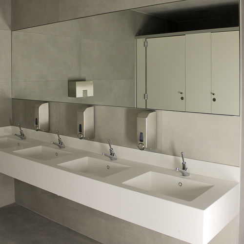 Piano lavabo in Corian® - Cel Components S.r.l. - su misura / ad uso professionale